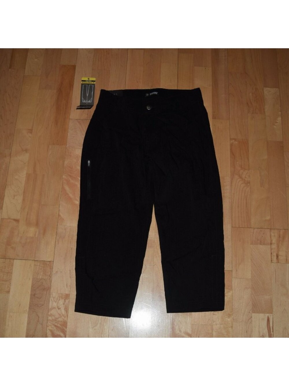 New with Tags!  Khombu Women's Sz S Stretch Nylon Hiking Capri Pants